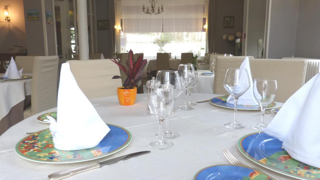 Hotel Restaurant "Le Relais" Courtenay  Bilik gambar