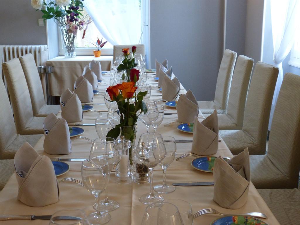 Hotel Restaurant "Le Relais" Courtenay  Bilik gambar